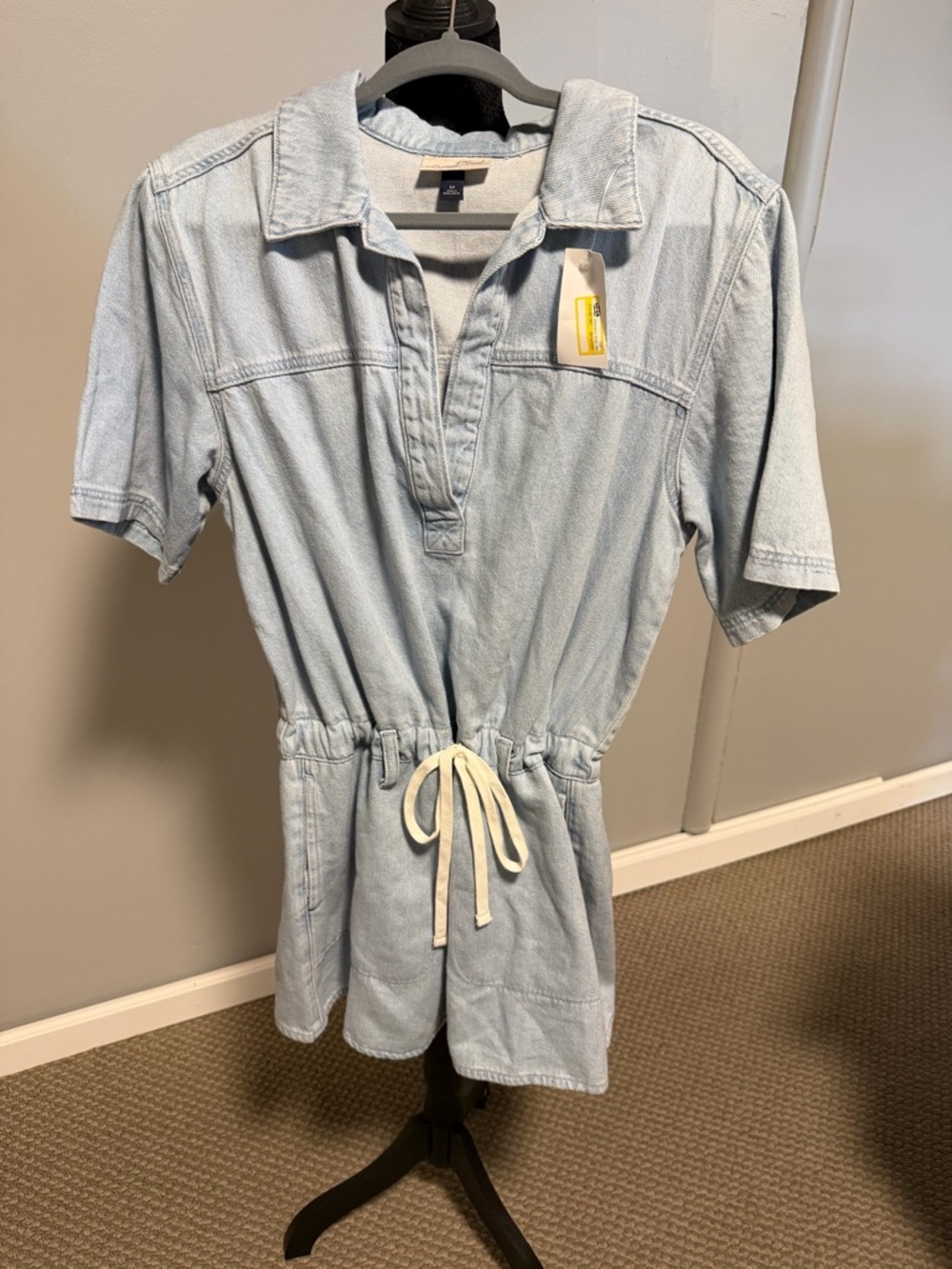 Universal Thread Chambray Dress Light Wash Denim Short Sleeve Size Medium